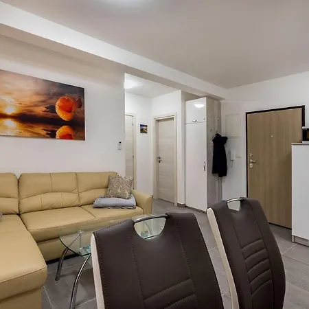 Apartment Moderne Mit Meerblick, Klima, Wifi Baška